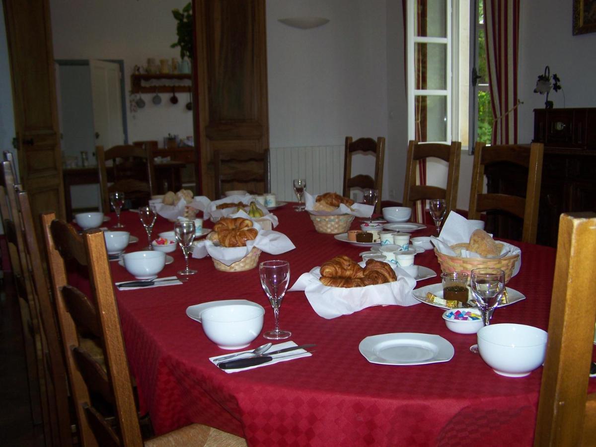 Les Cigales Bed & Breakfast Charols Exterior photo